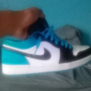 Jordan air low 1's